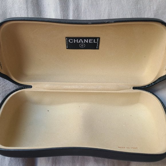 100% authentic CHANEL Sunglasses - Picture 15 of 17